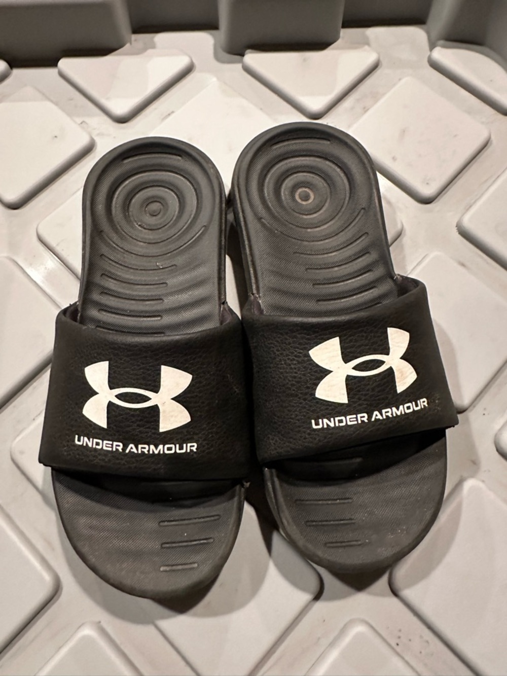 Under Armour Black Slides with White Logo. Size 1. Unisex.